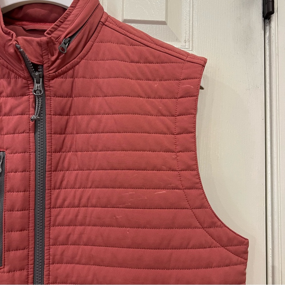 JOHNNIE-O men's crosswind prep-formance vest in bandana - Picture 5 of 9